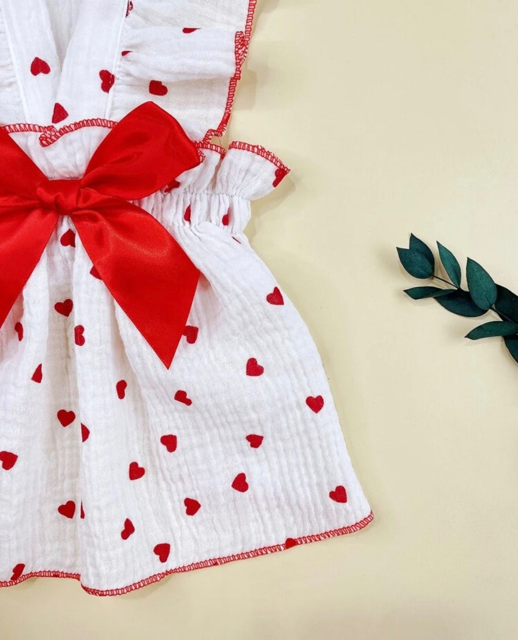 Vestido mini corazones rojos con lazo