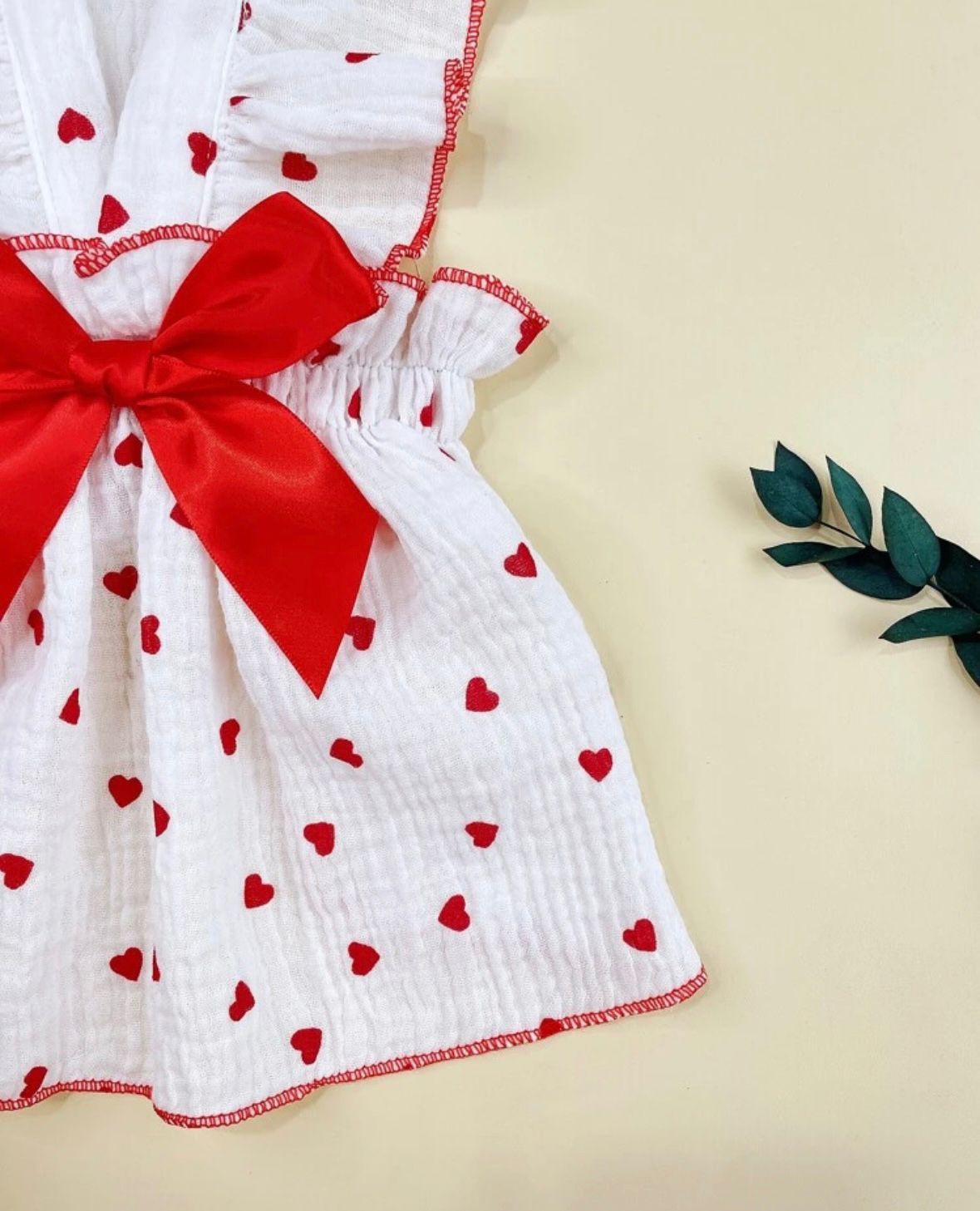 Vestido mini corazones rojos con lazo